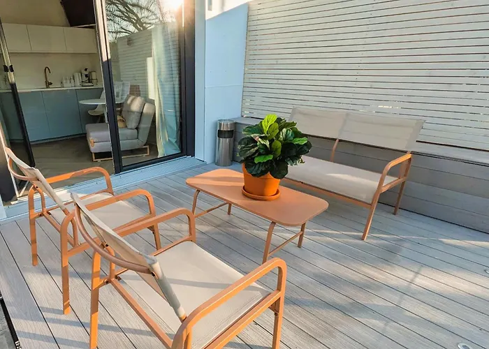 Maritim Mit Grosszügigen Balkon Freier Strassenparken * Hamburg