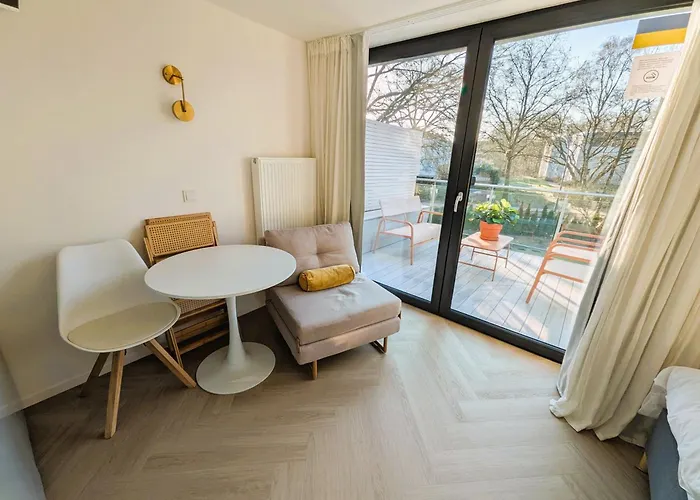 Maritim Mit Grosszügigen Balkon Freier Strassenparken *