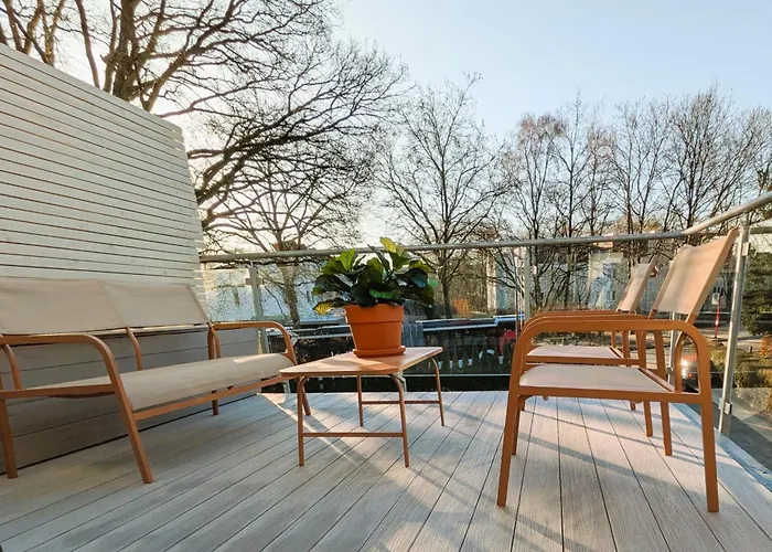 Maritim Mit Grosszügigen Balkon Freier Strassenparken * Hamburg